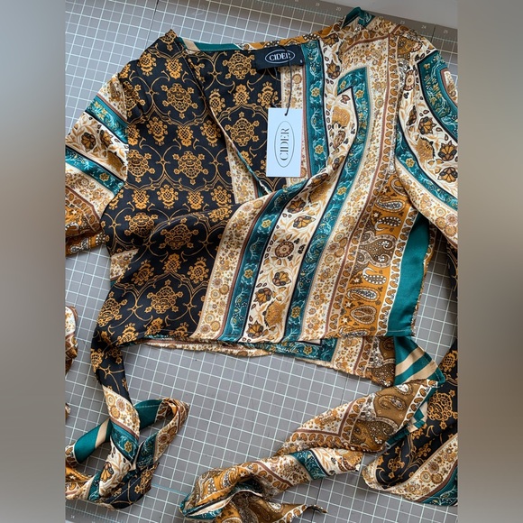 Cider NWT satiny wrap bell sleeved top - Picture 2 of 7